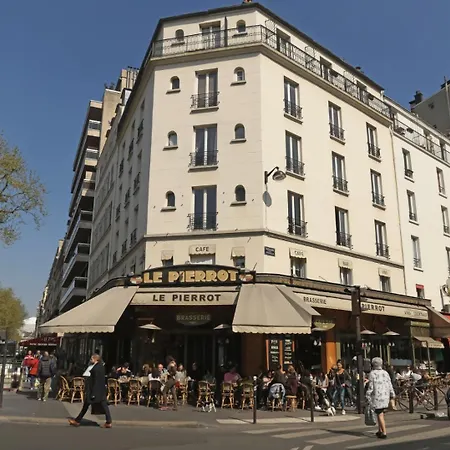 Apartment Eiffel Tower Is A 10 Minute Walk Away! *