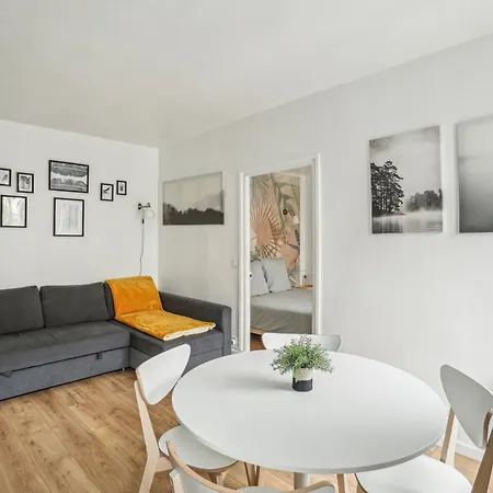 Apartment Eiffel Tower Is A 10 Minute Walk Away! Paris